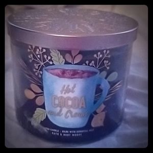 3 wick Bath & Body Works candle
